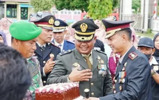 HUT Bhayangkara Ke- 80, TNI Beri Kejutan Kepada Polri di Singkil