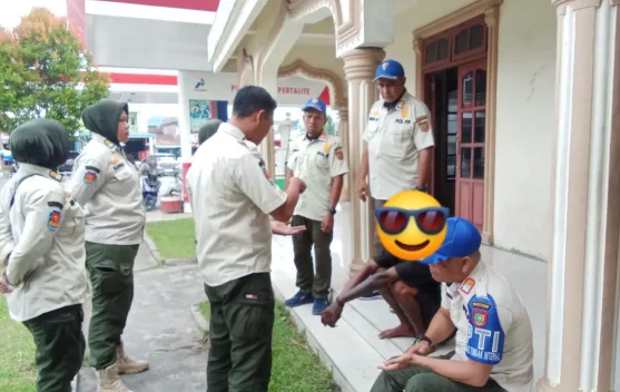 Ganggu Ketertiban SPBU. Dua Gepeng Ditertibkan Satpol PP Subulussalam