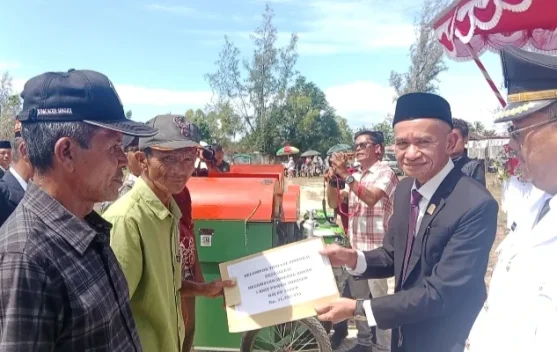 Perkuat Ketahanan Pangan, DTPHP Salurkan Alat dan Mesin Pertanian Kepada Petani