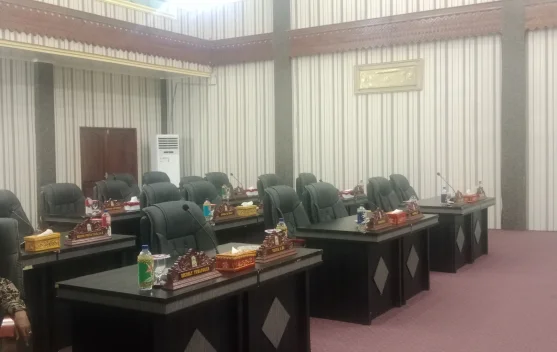 Rapat Paripurna KUA- PPS APBK Aceh Singkil 2027 Molor
