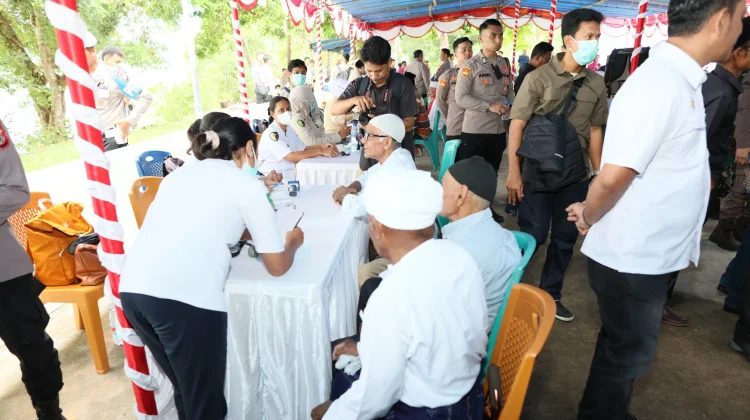 Polda Maluku Sentuh Warga di Pulau Haruku, Gelar Aksi Kesehatan