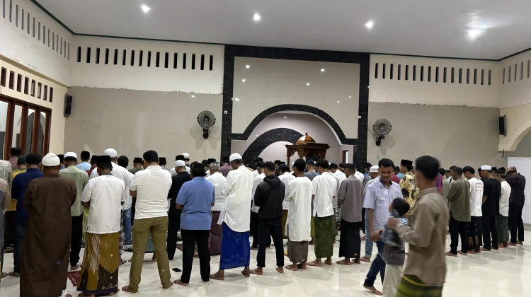 Ustad Anang Tekankan Pentingnya Khusyu di Tarawih Perdana