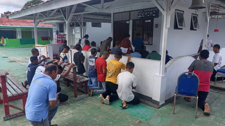 Lapas Tual dan Kemenag Gelar Ibadah Jalan Salib di Balik Jeruji