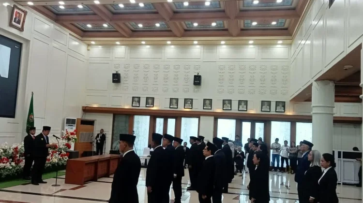 Lantik Pejabat Eselon II, Gubernur Maluku Tekankan Evaluasi Berkala