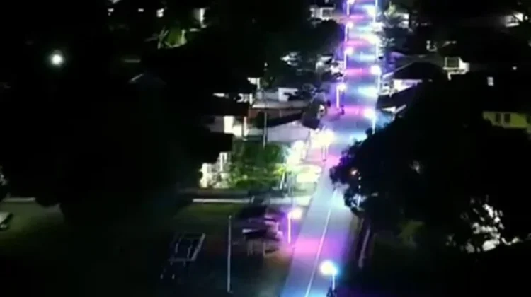 Lampu Hias di Sepanjang Jalan Parangsana Semarakkan Ramadan