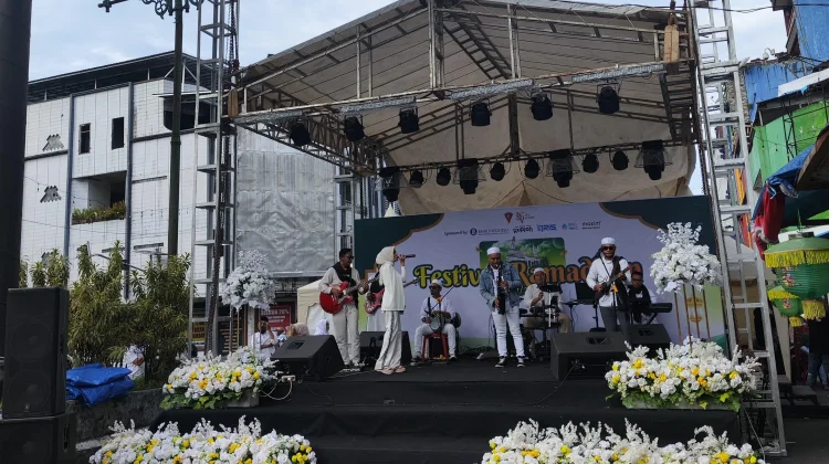 Festival Ramadan depan Masjid Al-Fatah Ambon Banjir Pengunjung