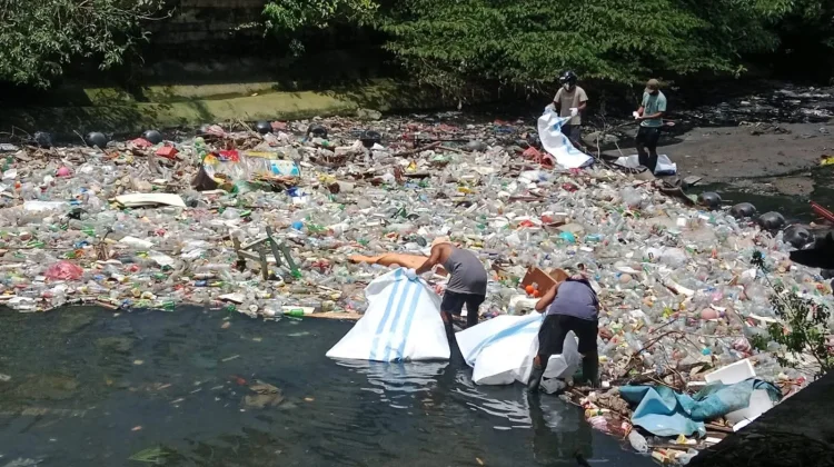 Wali Kota Ambon Soroti Sampah Sungai Waitomu