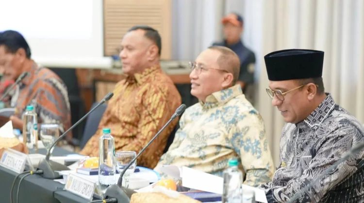 Bupati Zulkarnain Hadiri RUPS Tahunan Bank Maluku Malut
