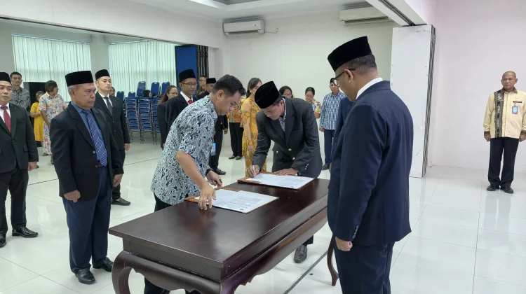 Saiful Sahri Lantik Notaris dan Majelis Pengawas Daerah Maluku