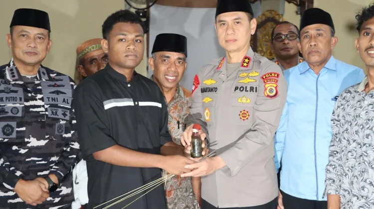 Ciptakan Kedamaian di Fiditan Tual, Warga Serahkan Sajam ke Polisi