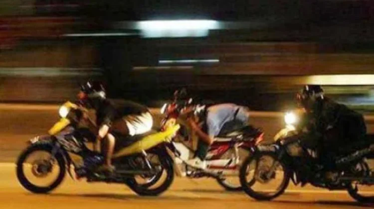 Aksi Balap Liar di Jalan Wolter Monginsidi Kembali Terjadi, Warga Resah.