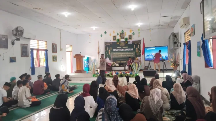 Polisi Gelar Pesantren Ramadan di SMA Negeri 3 Ambon