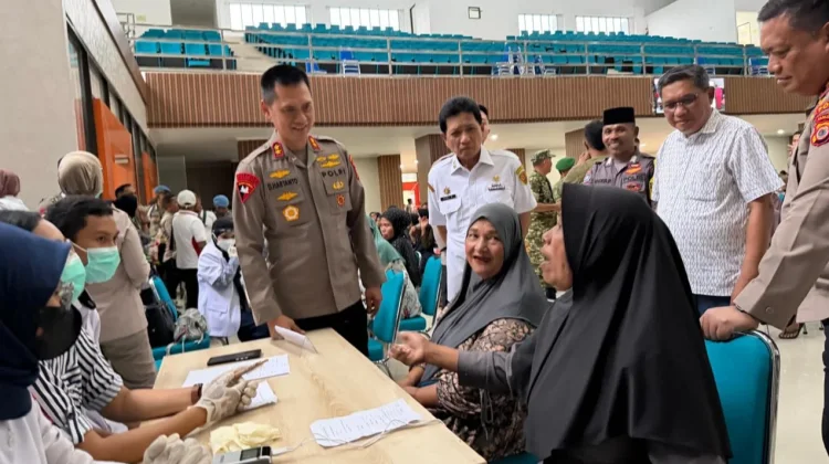 Warga Kebun Cengkeh Serbu Layanan Kesehatan Gratis dan Khitanan Massal