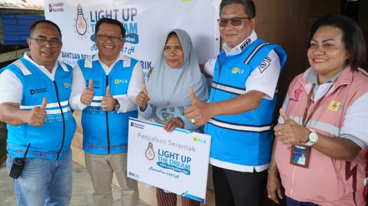 Listrik Gratis PLN Terangi Keluarga Prasejahtera Maluku Malut