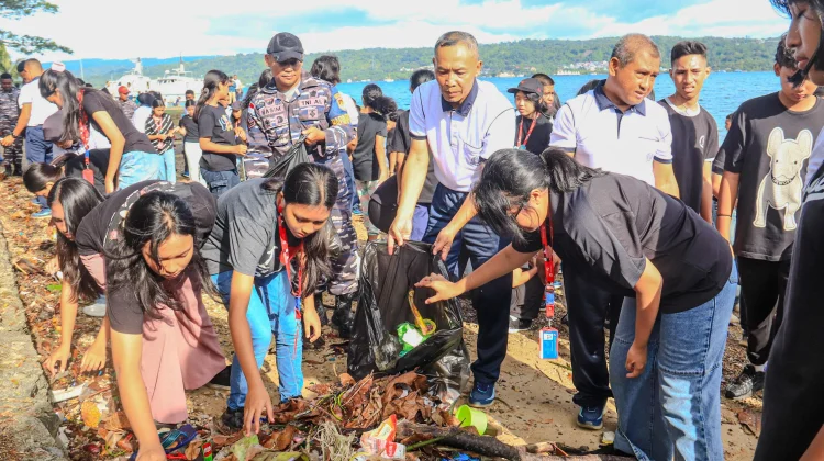 Dankodaeral IX Pimpin Aksi Bersih Pantai Bersama Ratusan Peserta KKRI