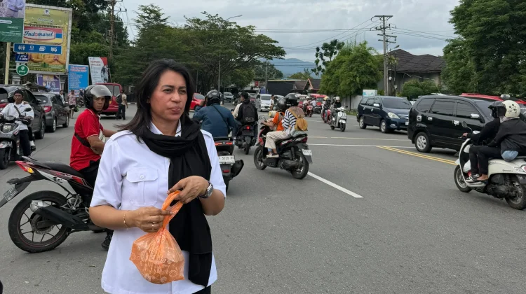 Berbagi Takjil, Tradisi Ramadan Coffee Ujung JMP Ambon