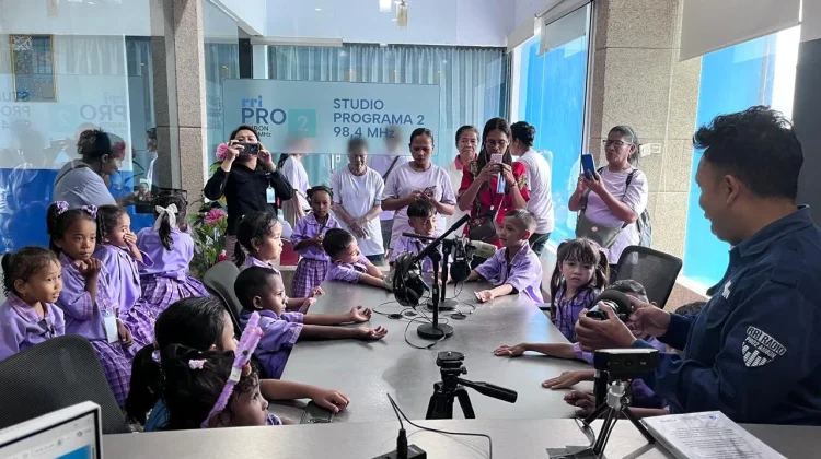 Siswa TK Bethel Oma Kunjungi Programa2 RRI Ambon