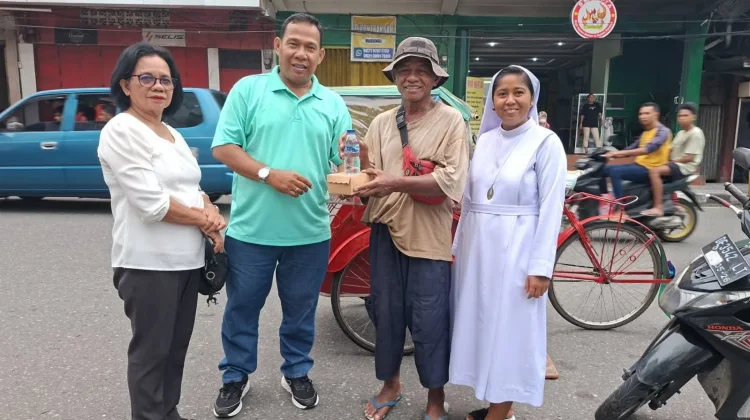 Aksi Pra-Paskah Paroki Bintang Laut Berbagi Takjil