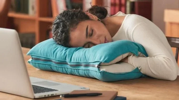 Kekuatan "Micro-Napping" bagi Pekerja Kreatif