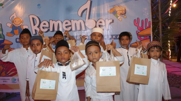 Dompet Dhuafa Volunteer Maluku Santuni 100 Anak Yatim