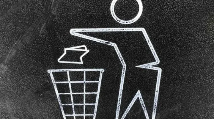Langgar Jam Buang Sampah, Warga Tegur Oknum Pegawai Pemkot Ambon