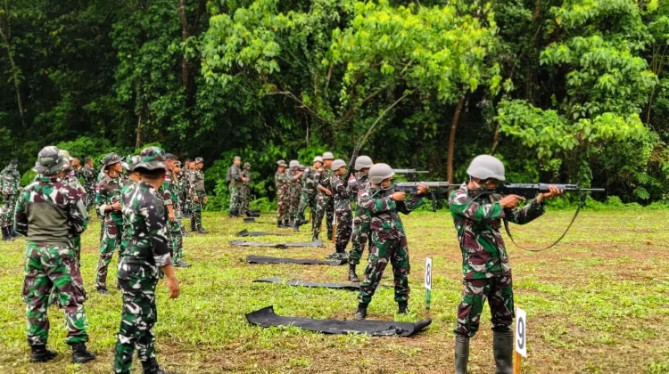 Tingkatkan Naluri Tempur, Prajurit Kodaeral IX Ikuti Latihan Menembak