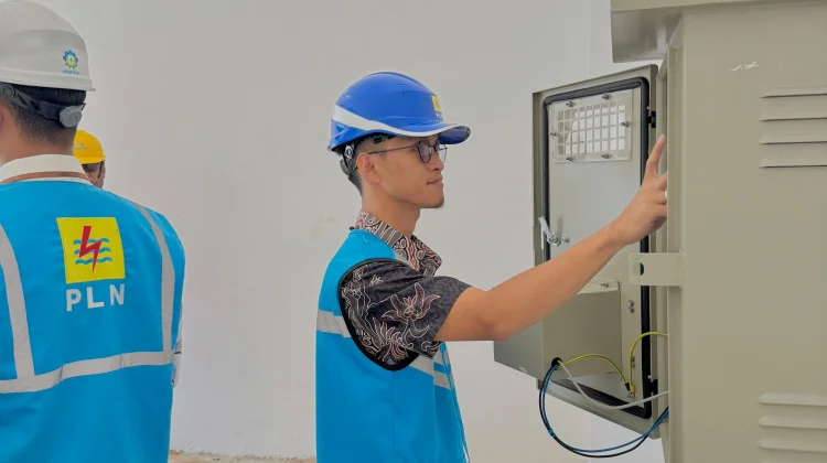 PLN UP3 Ambon Perkuat Layanan Kesehatan Buru dengan Pasokan Listrik