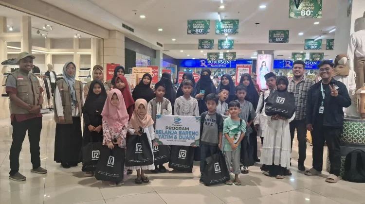 LAZ As-Salam Ajak 18 Anak Yatim "Serbu" Mall untuk Belanja Baju Baru