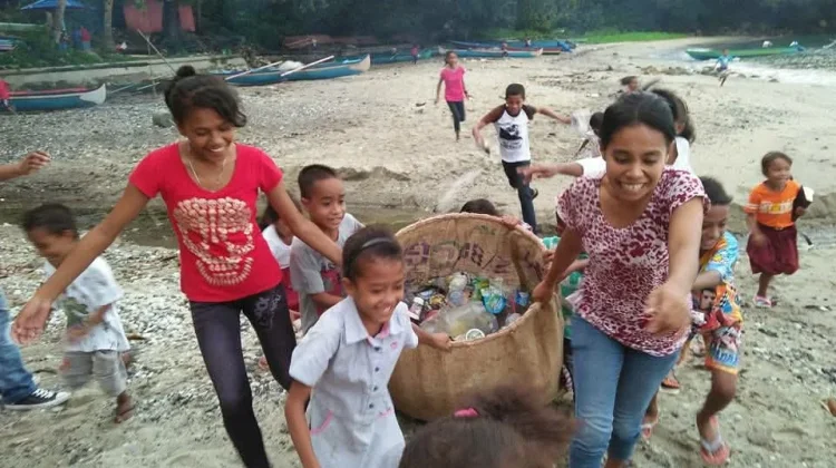 Green Moluccas Konsisten Jalankan Aksi Bersih Pantai dan Edukasi Lingkungan