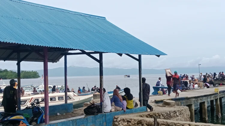 Arus Balik Lebaran, Angkot Hila-Ambon Banjir Penumpang