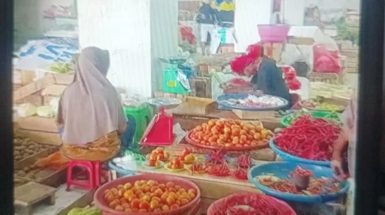 Harga Cabai dan Tomat di Pasar Mardika Melonjak akibat Minimnya Pasokan
