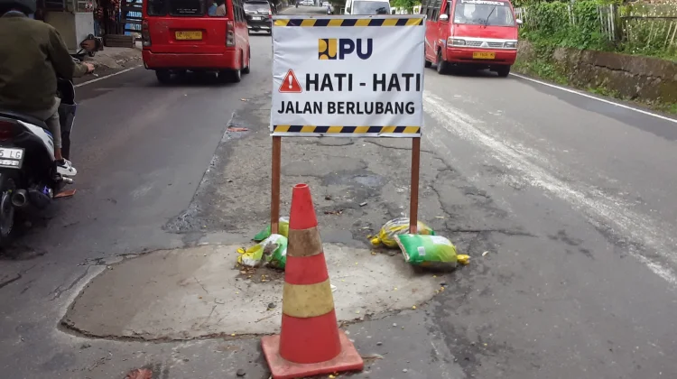Warga Kate-kate Keluhkan Perbaikan Jalan "Tambal Sulam" yang Tak Bertahan Lama