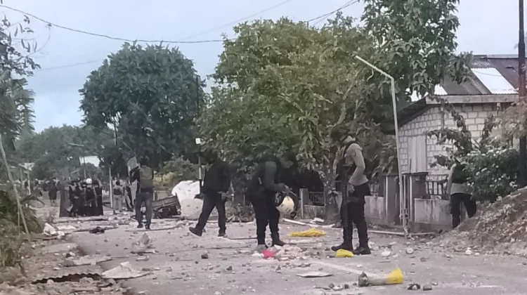 Bentrok Pemuda di Malra; Satu Warga Tewas, Polisi Luka hingga Rumah Dibakar