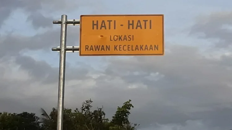 Dishub Ambon Pasang Rambu Peringatan di Titik Rawan Kecelakaan Negeri Lama