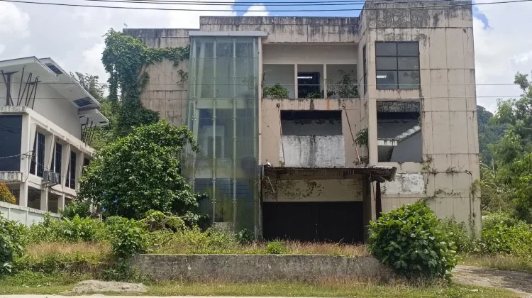 Gedung Eks Pemerintahan Kota Ambon Terbengkalai, Jadi 'Rumah Hantu