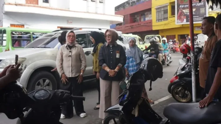 Wakil Wali Kota Ambon Salurkan Sembako Pasca-Lebaran