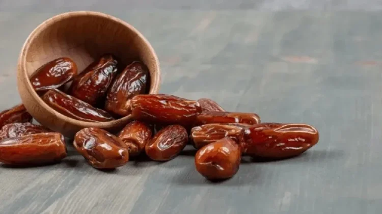 Terapi Kurma: Buah Tua yang Kembali Tren, Bukan Sekadar Manis di Bulan Puasa