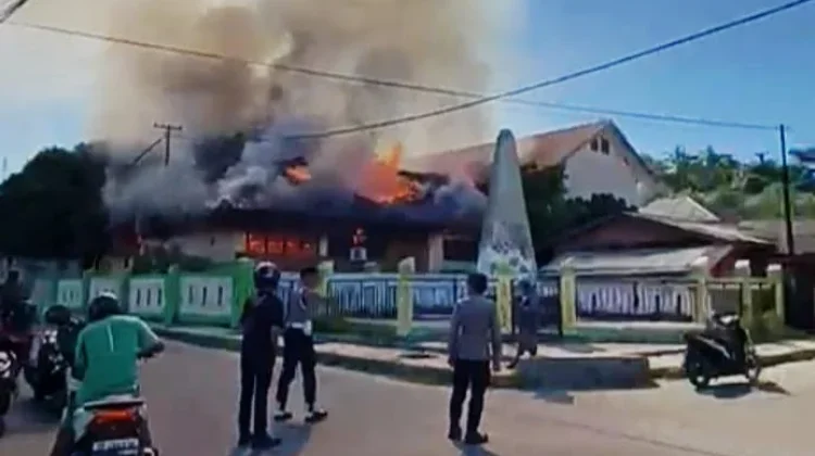 Bangunan SD 1 Namlea Terbakar, Ijazah Siswa hingga Barang Elektronik Ikut Hangus