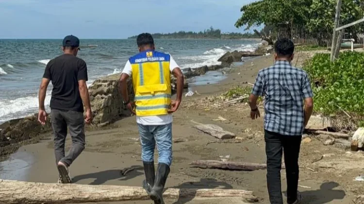 DPRD-BWS Maluku Tinjau Kerusakan Talud di Malteng