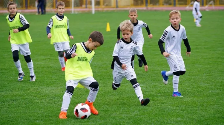 Pembinaan Usia Dini Jadi Fondasi Utama Sepak Bola Modern