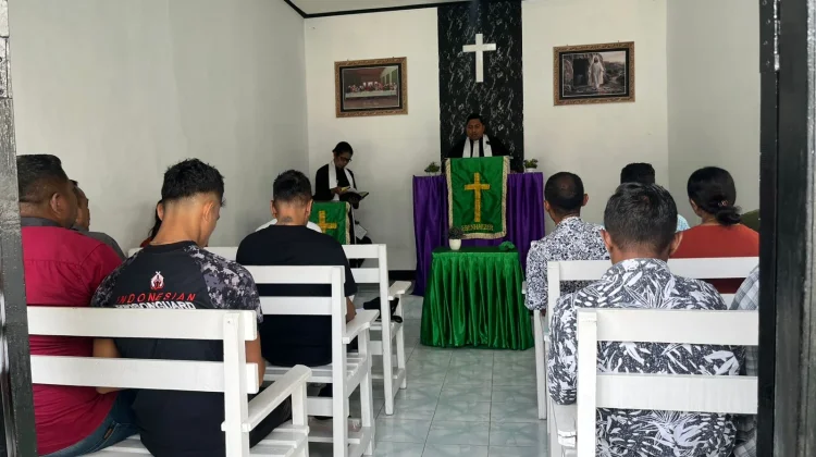Sentuhan Rohani di Balik Jeruji, Warga Binaan Lapas Wahai Jalani Ibadah Minggu