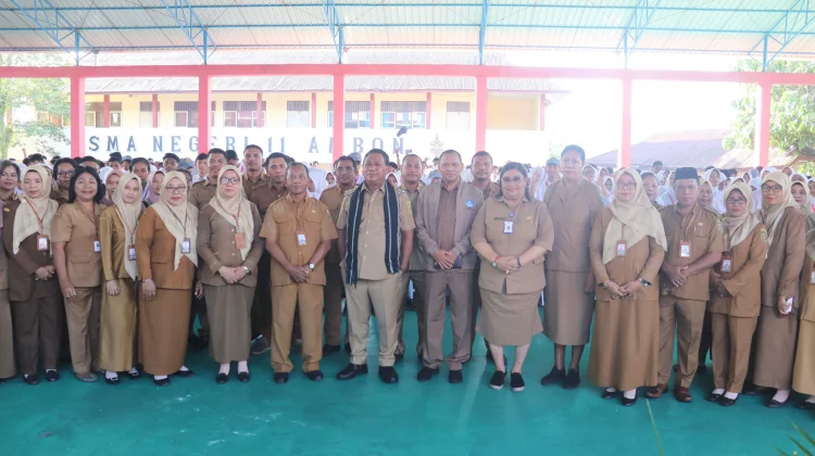 Wagub Vanath Pantau Proses Ujian di SMA 11 Ambon Berjalan Lancar
