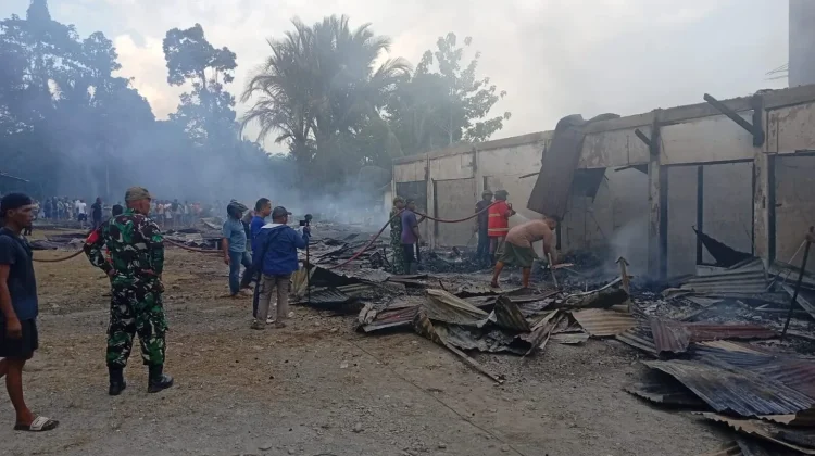 Kebakaran Hebat di Pasar Piru, 15 Kios dan 6 Sepeda Motor Hangus