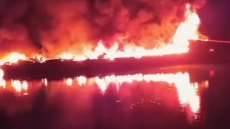 Kapal Express Bahari 9B Terbakar di Haria, Kerugian Capai Miliaran