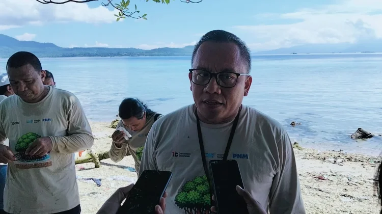 Bank Mandiri Taspen Gandeng PNM Hijaukan Pesisir Tulehu dengan 5.000 Mangrove