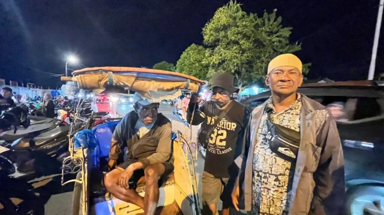 Tergerus Transportasi Online, Nasib Tukang Becak Ambon Kian Terjepit
