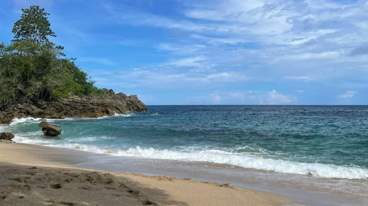 Pantai Wairuhung Hukurila, Indah namun Minim Fasilitas