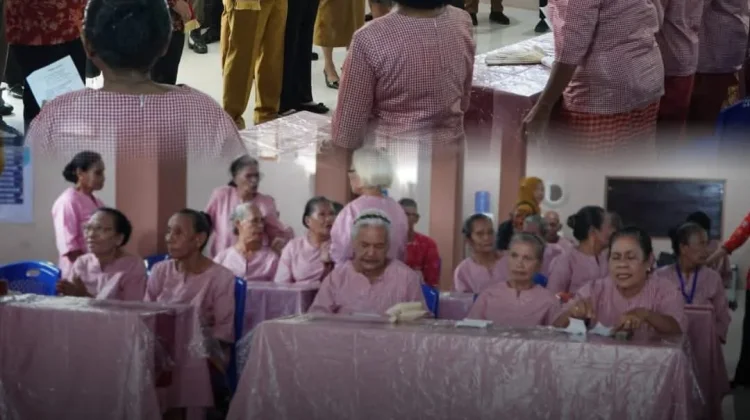 Resmikan Sekolah Lansia BKL Elim, Ambon Kini Miliki 3 Sekolah Lansia