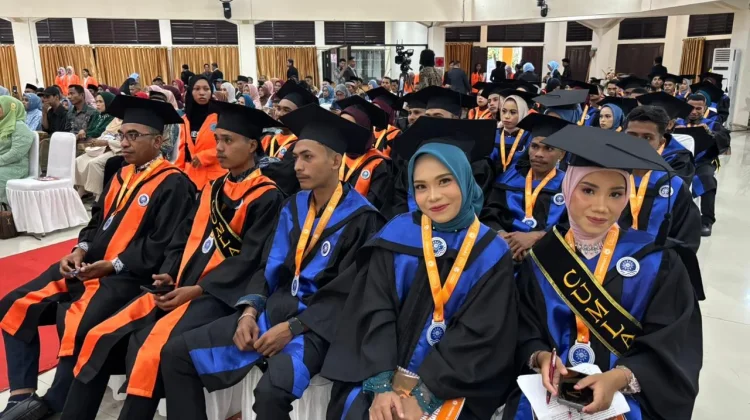 Wisuda Perdana UM Maluku Lahirkan 49 Sarjana Unggul