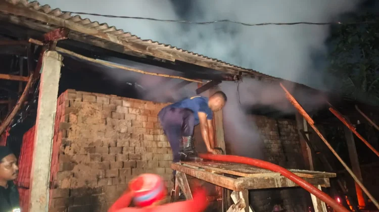 Kebakaran Hanguskan Rumah Warga di Laha, Petugas Berhasil Padamkan Api 30 Menit